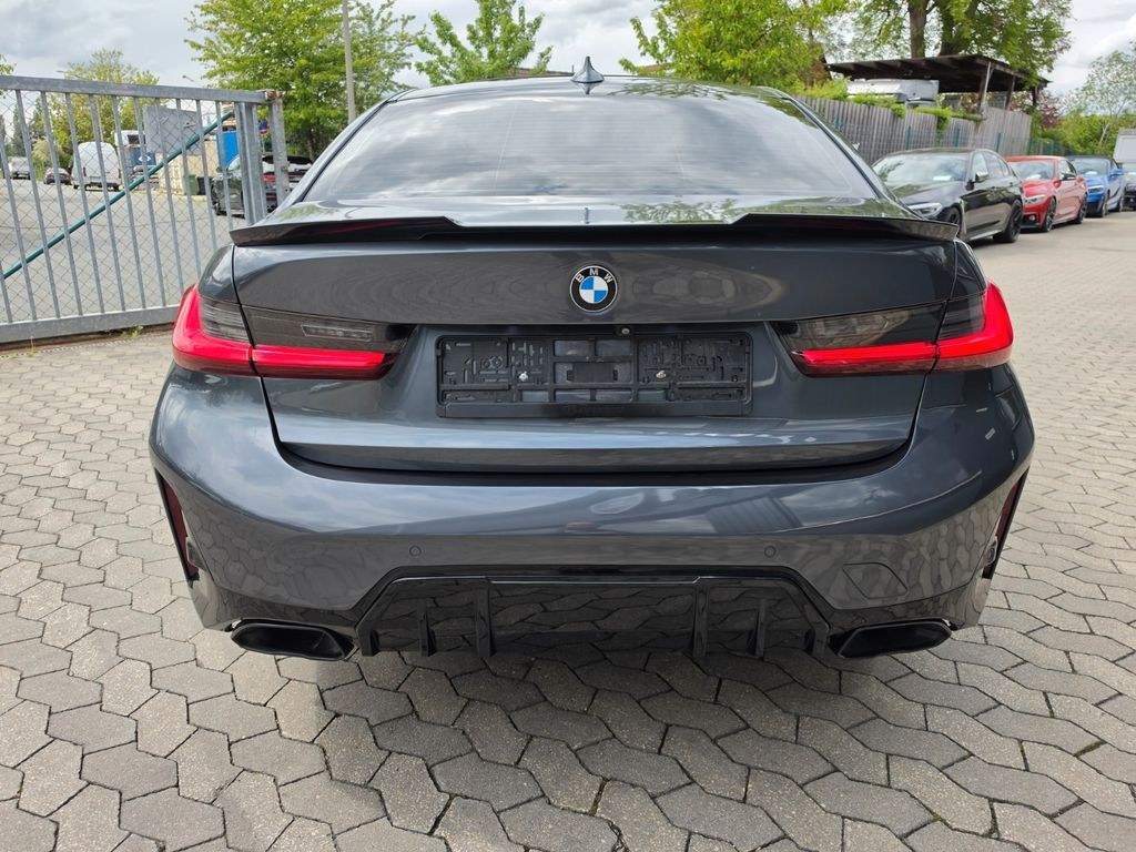 نمای دیگر بی ام و 330i xDrive M اسپرت*M340i بدنه کیت*تبدیل فیس لیفت