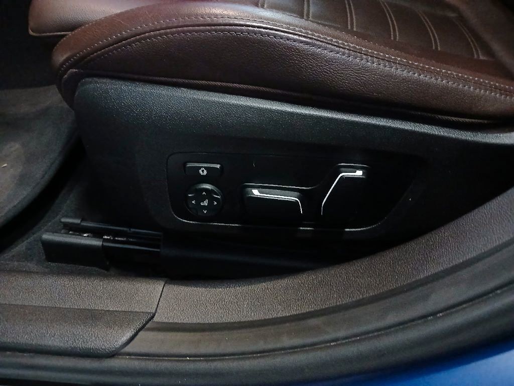 نمای دیگر بی ام و Lim. 320 d xDrive M Sport Panorama FROZEN PORTIM