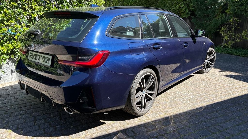 نمای دیگر بی ام و 320 d xDrive M Sport E.Sitz HiFi ACC KeyGo