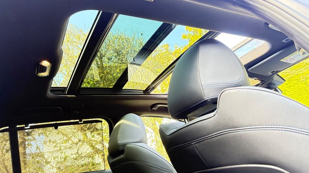 نمای دیگر بی ام و 320 d xDrive M Sport Panorama E.Sitz. H&K KeyGo.