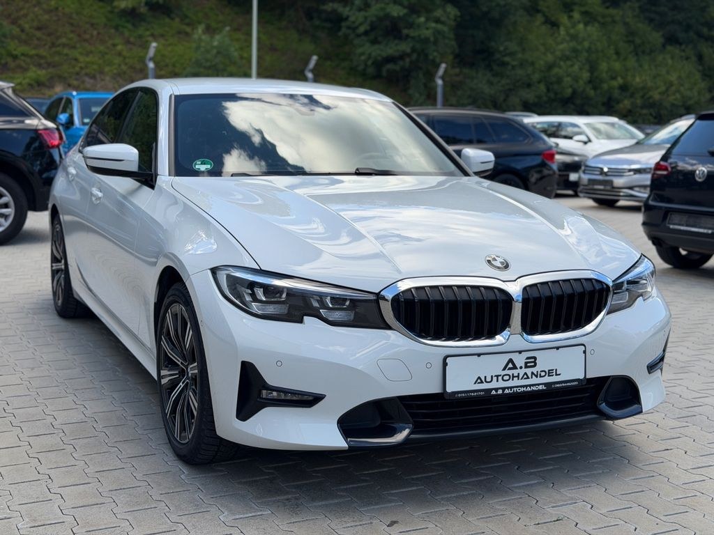 نمای دیگر بی ام و 3 لیموزین 320 d xDrive اسپورت لاین / HUP / RCAM / LED