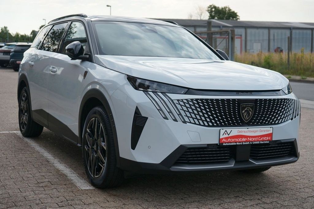 نمای دیگر پژو 5008 145 GT*7 صندلی*دوربین*مدل جدید