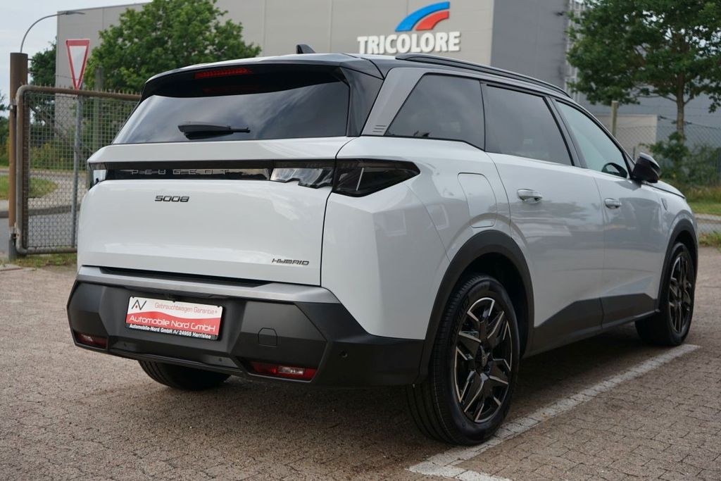 نمای دیگر پژو 5008 145 GT*7 صندلی*دوربین*مدل جدید