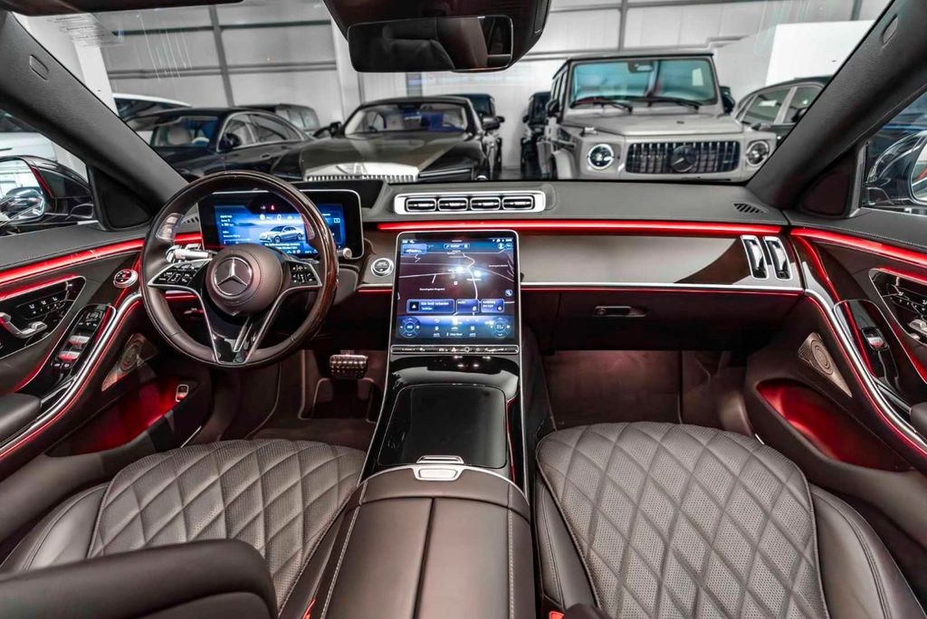 نمای دیگر مرسدس بنز S 350 d 4M لانگ / AMG لاین / درایو پایلوت / پانوراما