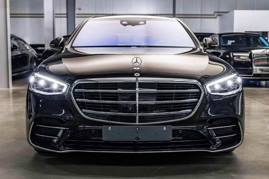 نمای دیگر مرسدس بنز S 350 d 4M لانگ / AMG لاین / درایو پایلوت / پانوراما