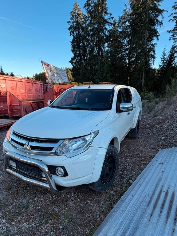 نمای دیگر میتسوبیشی L200 پیکاپ 4x4 دوکابین Ha...