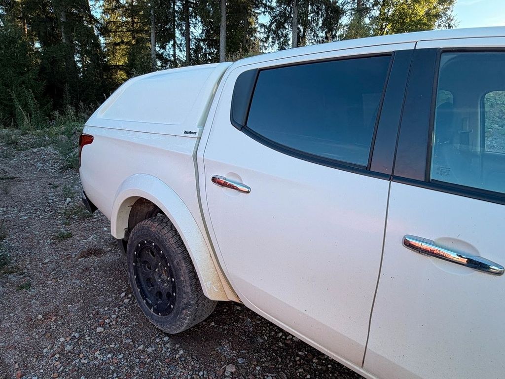 نمای دیگر میتسوبیشی L200 پیکاپ 4x4 دوکابین Ha...