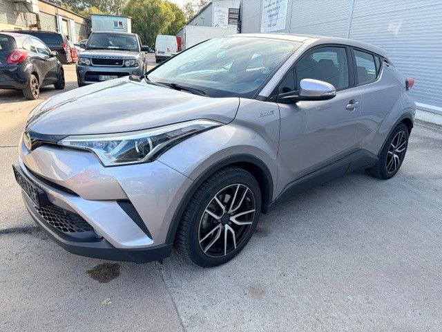 نمای دیگر تویوتا C-HR هیبرید فلو