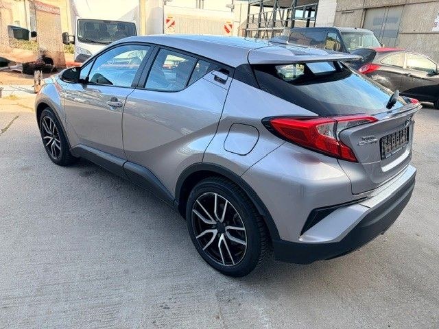 نمای دیگر تویوتا C-HR هیبرید فلو