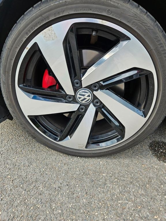 نمای دیگر فولکس واگن گلف 2.0 TSI DSG GTI