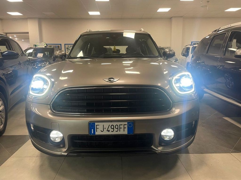 نمای دیگر مینی مینی وان دی کانتری‌من 1.5 بیزینس