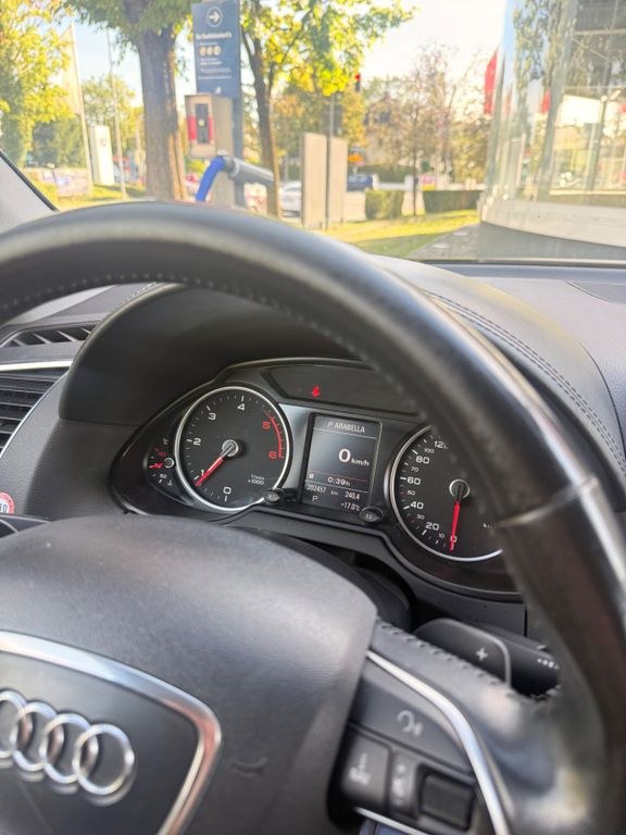 نمای دیگر آئودی Q5 2.0 TDI 120kW S line quattro -