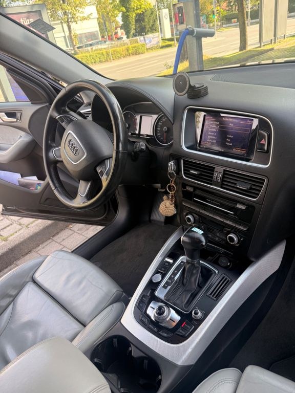 نمای دیگر آئودی Q5 2.0 TDI 120kW S line quattro -