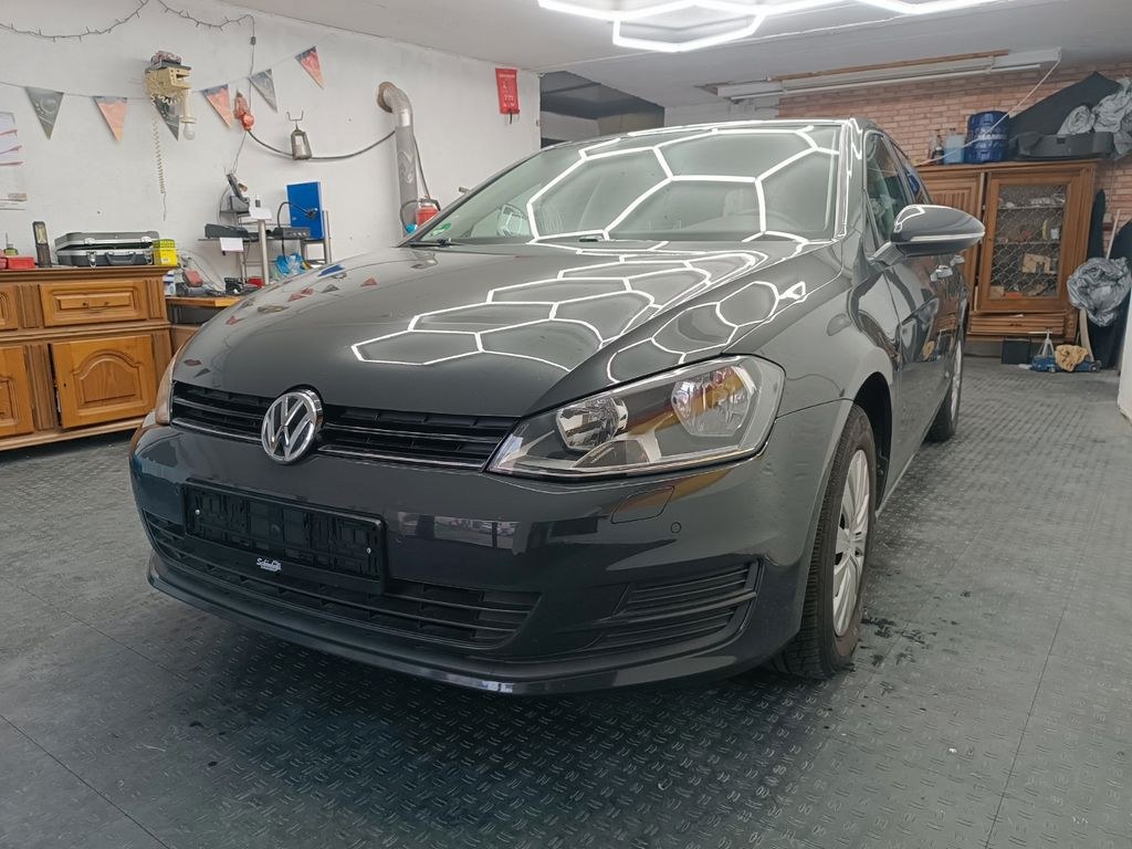 نمای دیگر فولکس واگن Golf VII Lim. Trendline BMT