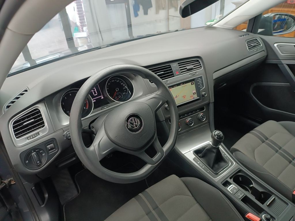 نمای دیگر فولکس واگن Golf VII Lim. Trendline BMT