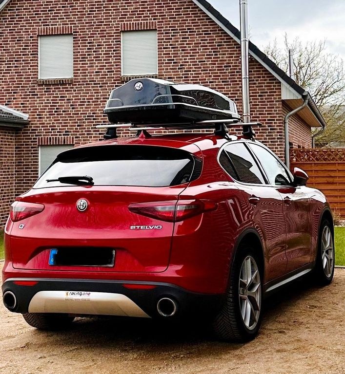 نمای دیگر Alfa Romeo Stelvio Veloce Rosso Competizione