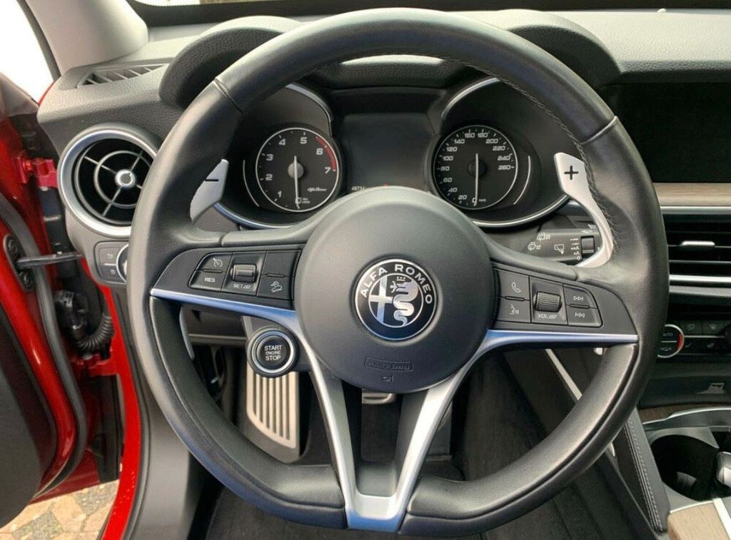 نمای دیگر Alfa Romeo Stelvio Veloce Rosso Competizione