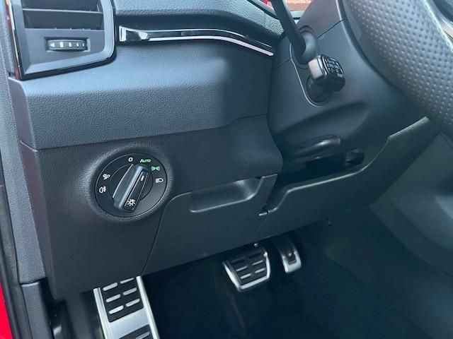 نمای دیگر Skoda Karoq 1.5TSI Sportline DSG Matrix AHK Navi