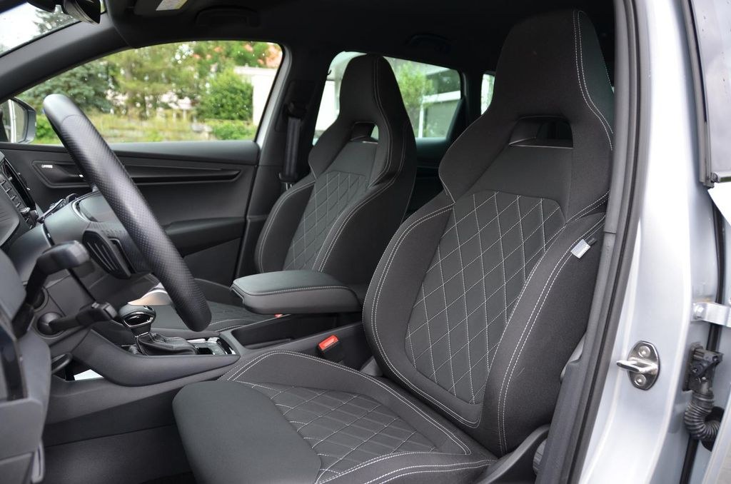 نمای دیگر Skoda Karoq 1.5TSI Sportline DSG Matrix Navi