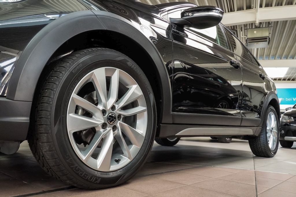 نمای دیگر فولکس واگن تایگو لایف 1.0 TSI، DSG! نوی، رینگ آلومینیومی، کولر و غیره