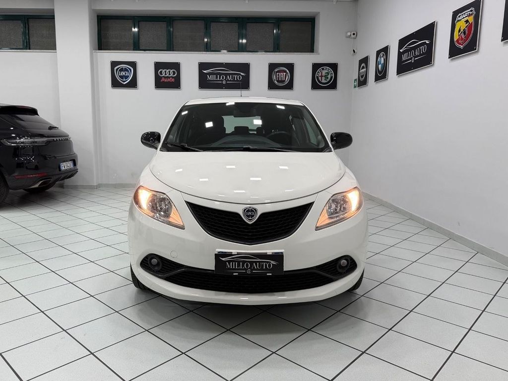 نمای دیگر لانچیا ایپسیلون 1.2 69 CV 5 در GPL اکوچیک گل