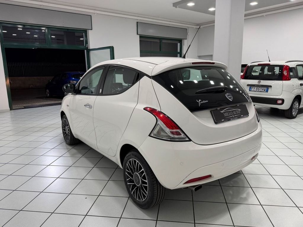 نمای دیگر لانچیا ایپسیلون 1.2 69 CV 5 در GPL اکوچیک گل