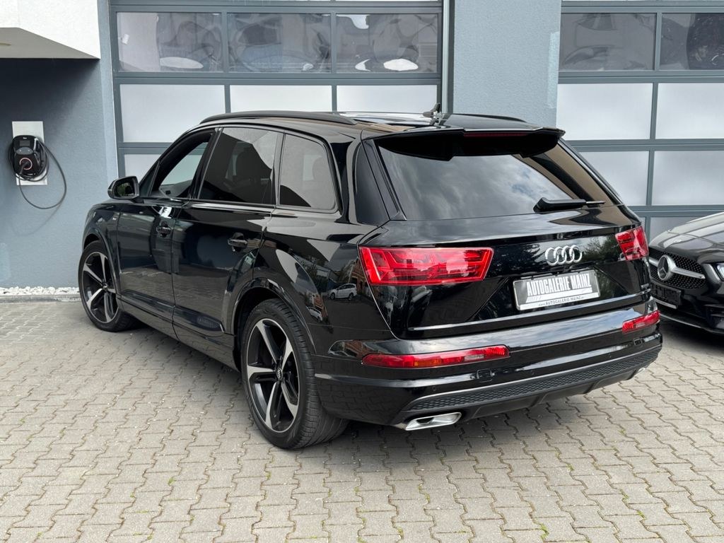 نمای دیگر آئودی Q7 3.0 TDI کواترو اس لاین اسپرت / پلاس