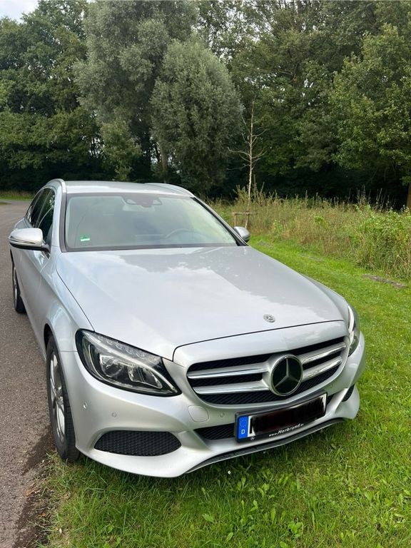 نمای دیگر مرسدس بنز مرسدس بنز W205 C 220 دیزل 4 Matic