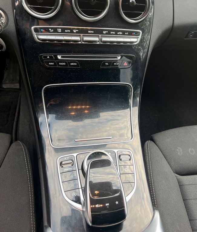 نمای دیگر مرسدس بنز مرسدس بنز W205 C 220 دیزل 4 Matic