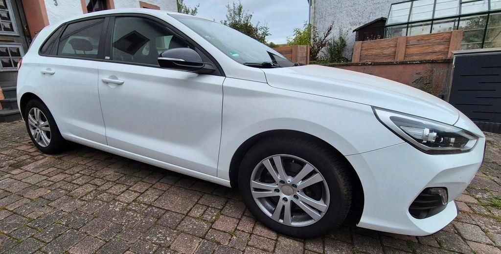 نمای دیگر هیوندای i30 1.0 T-GDi