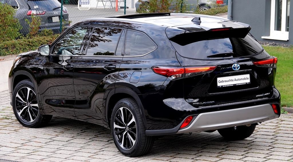 نمای دیگر تویوتا هایلندر 2.5 هیبرید AWD *لوکس* 7 سرنشین*فول*