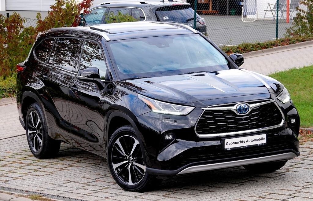 نمای دیگر تویوتا هایلندر 2.5 هیبرید AWD *لوکس* 7 سرنشین*فول*