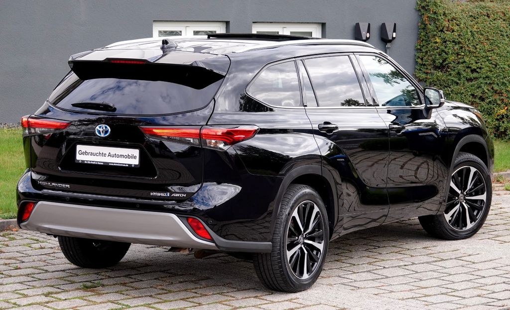 نمای دیگر تویوتا هایلندر 2.5 هیبرید AWD *لوکس* 7 سرنشین*فول*