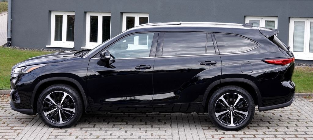نمای دیگر تویوتا هایلندر 2.5 هیبرید AWD *لوکس* 7 سرنشین*فول*