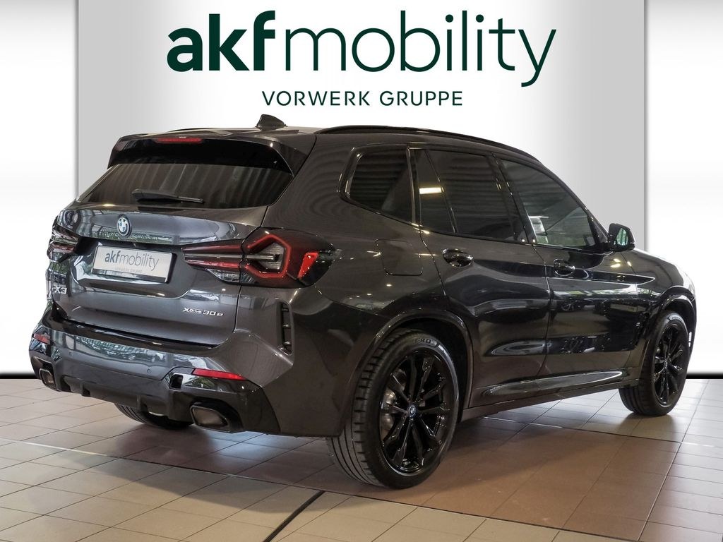نمای دیگر بی ام و X3 M M اسپرت 30 E PHEV