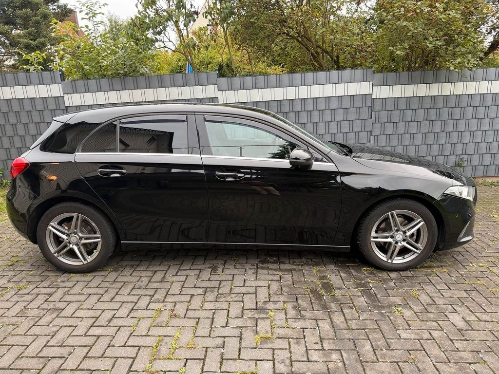 نمای دیگر مرسدس بنز مرسدس A180d 116PS اسپرت چرم ناوبری 8xAl...