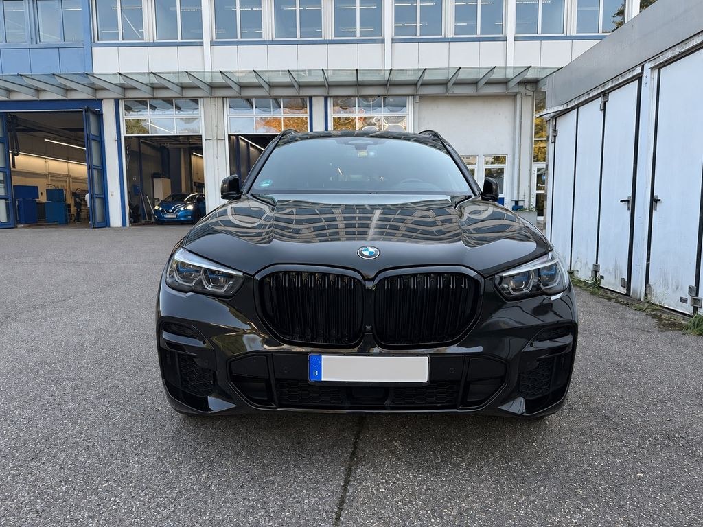 نمای دیگر بی ام و X5 M50 M50i -