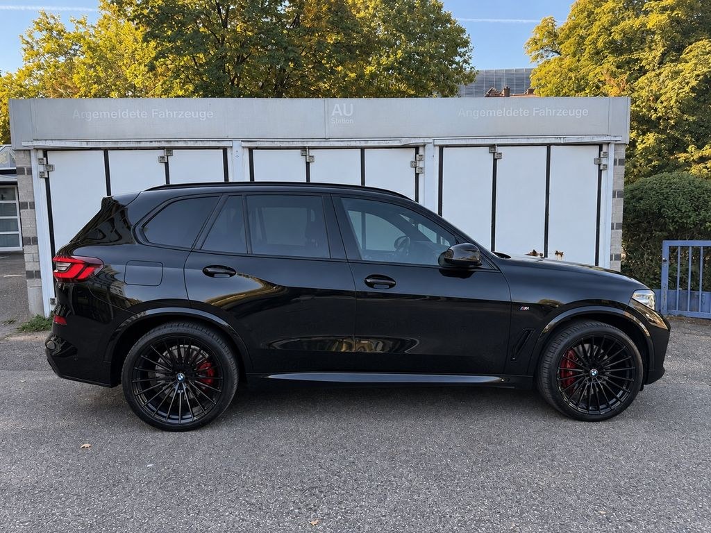 نمای دیگر بی ام و X5 M50 M50i -