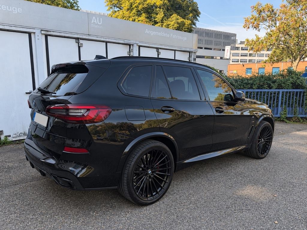 نمای دیگر بی ام و X5 M50 M50i -