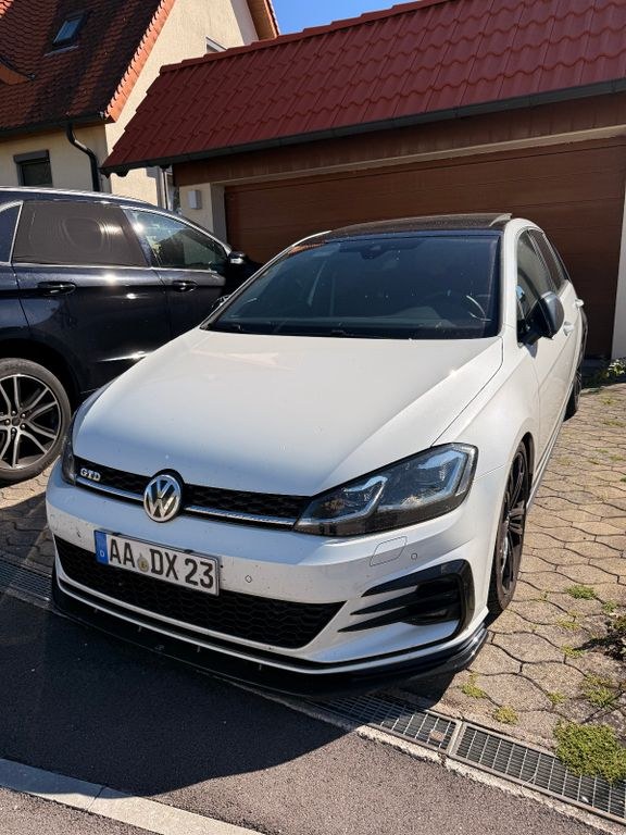 نمای دیگر فولکس واگن گلف 2.0 TDI GTD