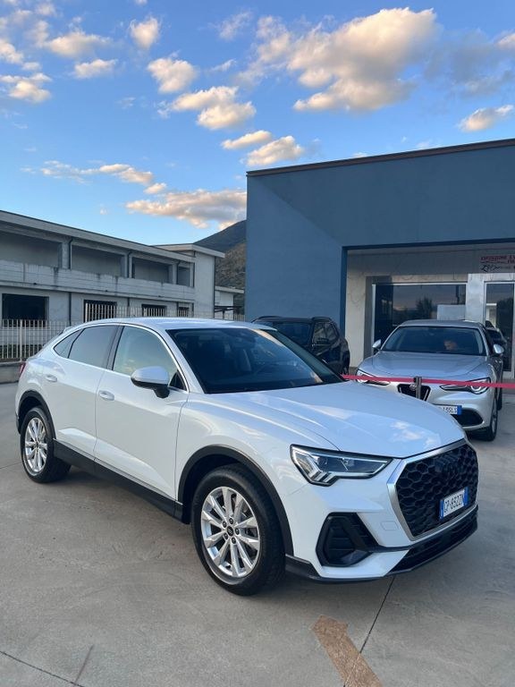 آئودی Q3 45 TFSI e S tronic بیزینس