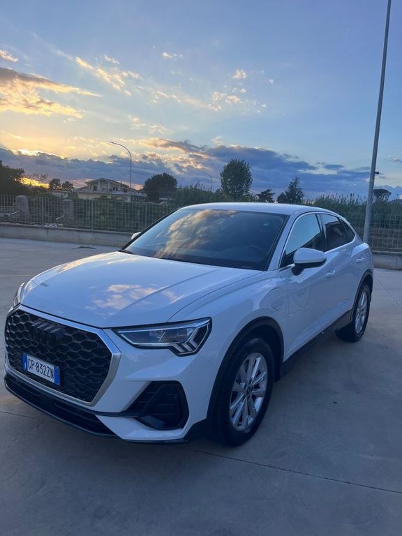 نمای دیگر آئودی Q3 45 TFSI e S tronic بیزینس