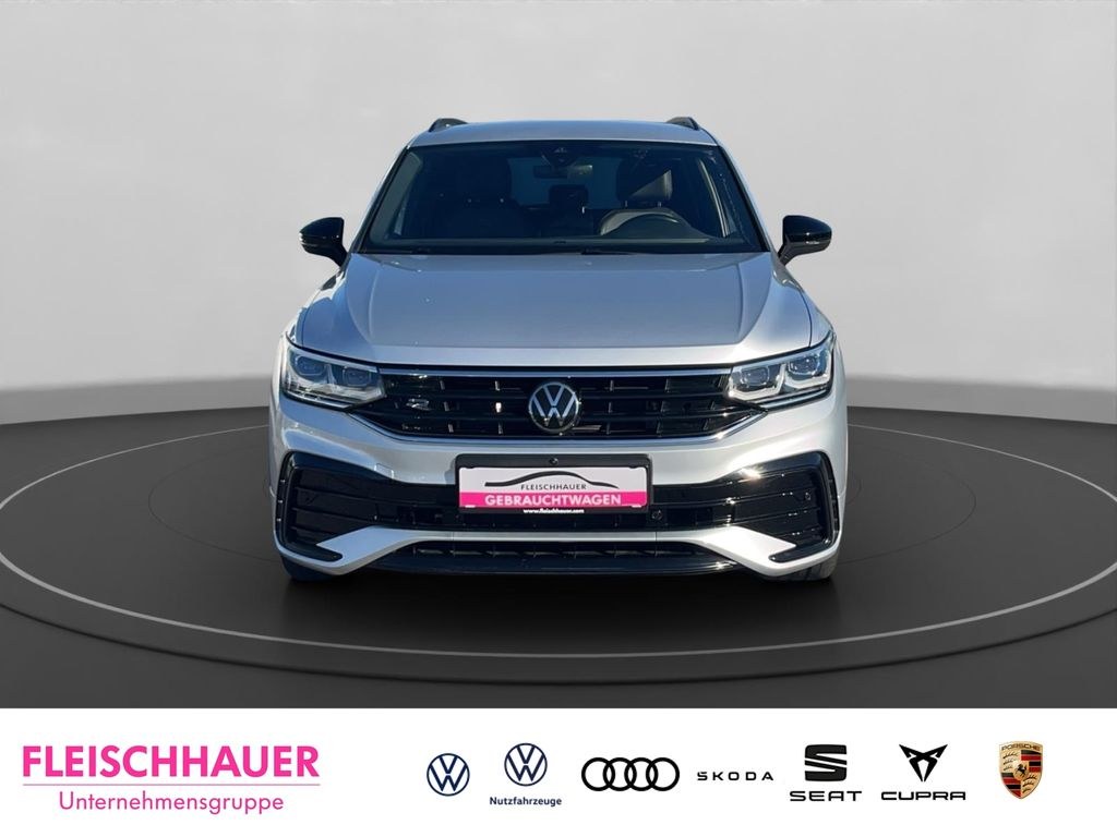 نمای دیگر فولکس واگن تیگوان R-Line eHybrid پکیج اسپرت AHK قابل تاشو Na