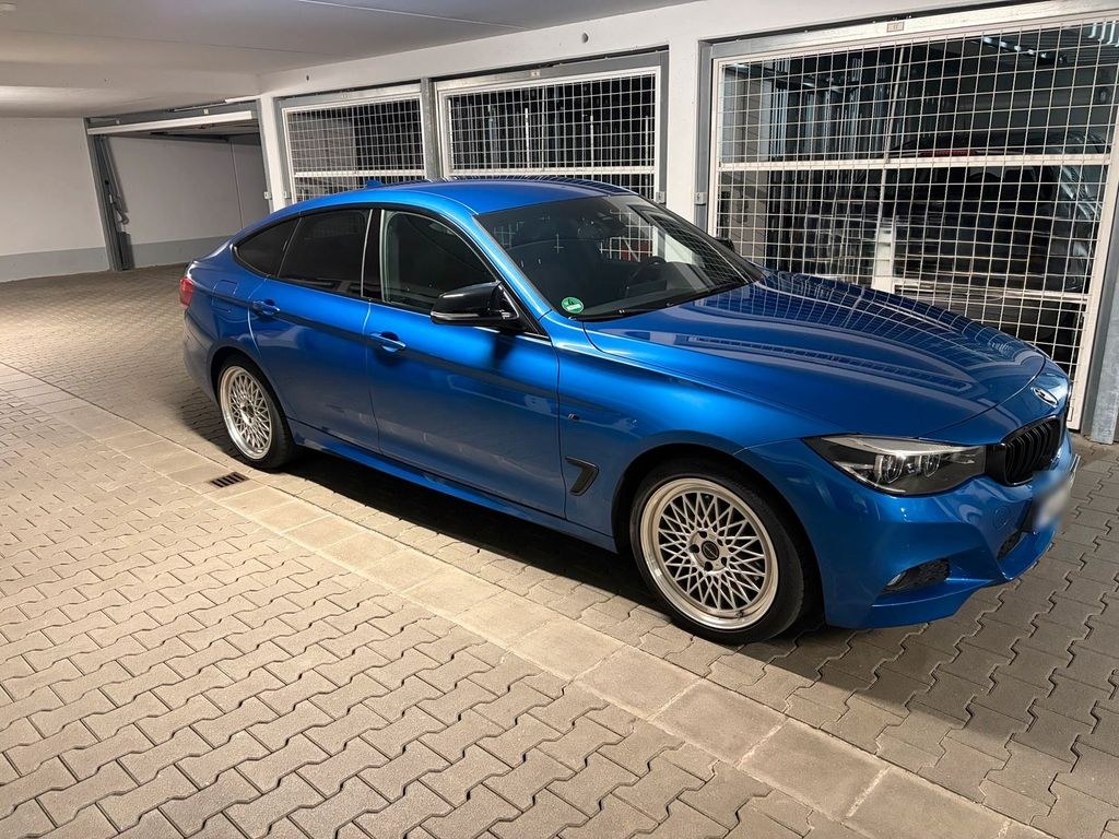 نمای دیگر بی ام و 330i GT