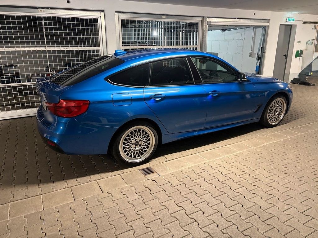نمای دیگر بی ام و 330i GT