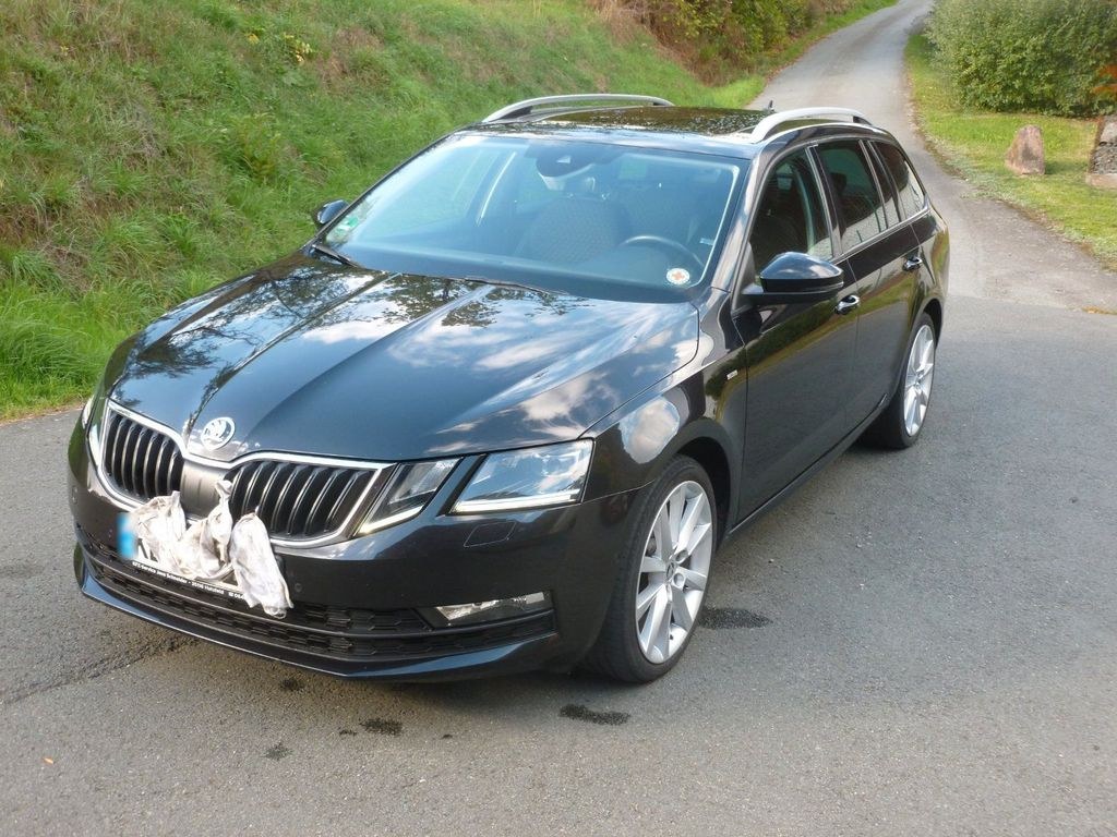 اشکودا اکتاویا کمبی 2,0 TDI درایو DSG