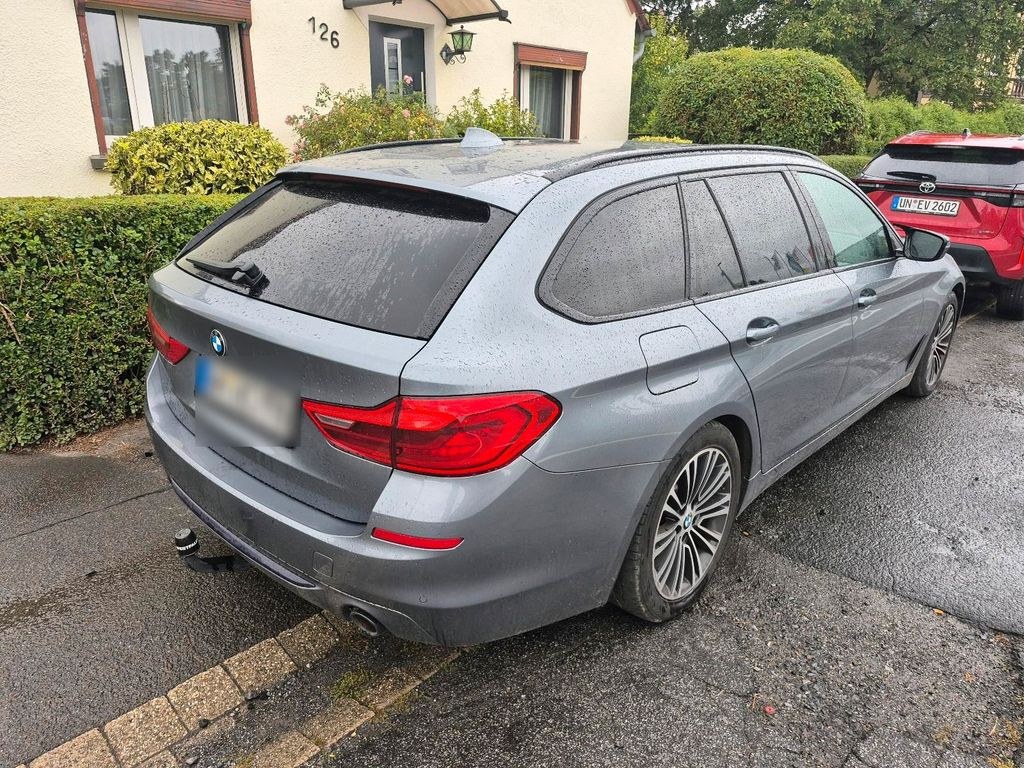 نمای دیگر بی ام و بی ام و 520d اسپرت لاین