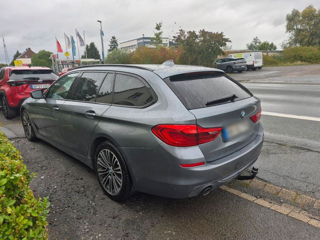 نمای دیگر بی ام و بی ام و 520d اسپرت لاین