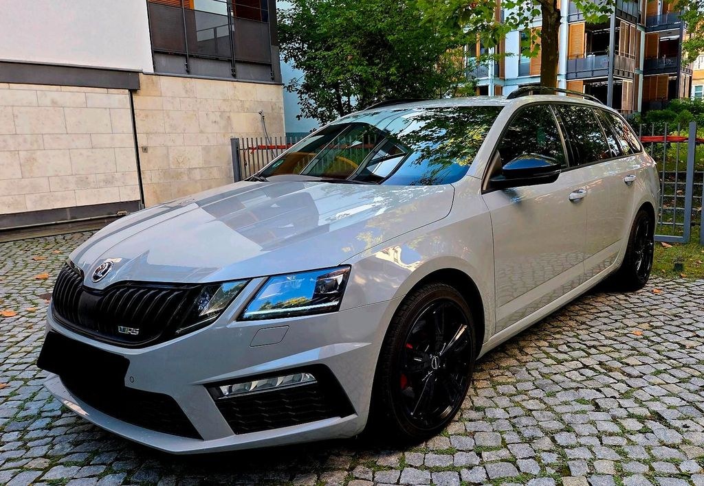 اشکودا اکتاویا کمبی VRS 2.0 TDI - 184 PS -...