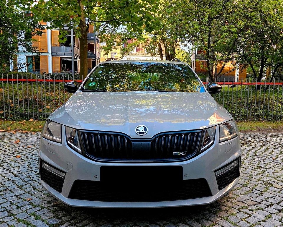 نمای دیگر اشکودا اکتاویا کمبی VRS 2.0 TDI - 184 PS -...